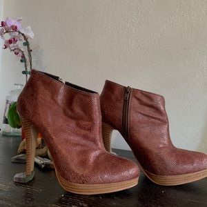 Leather vintage heels